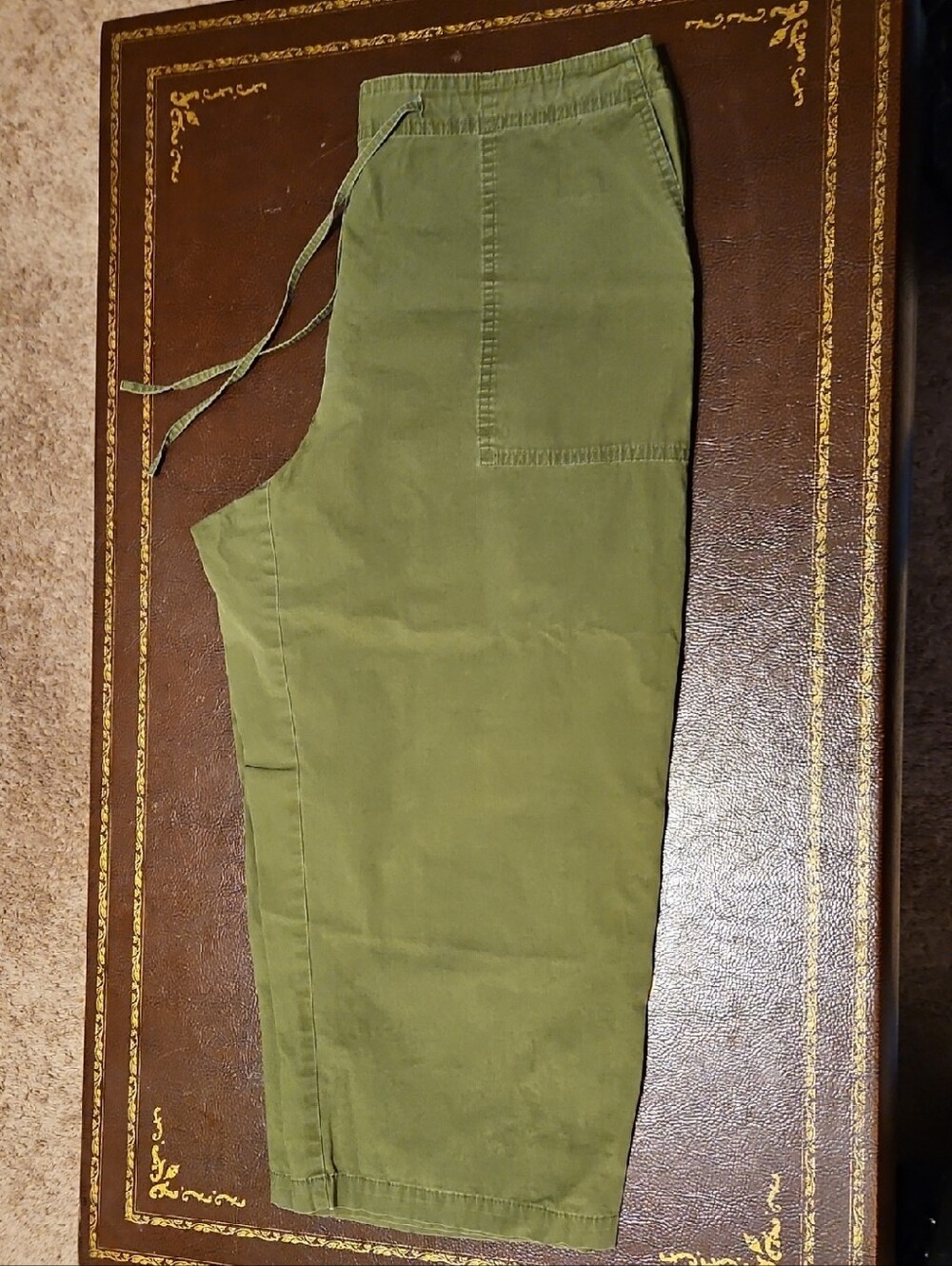 Liz Claiborne Olive Green Cargo Capri Pants